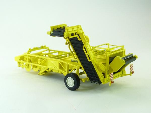 Kartoffelrodelader Fortschritt E682 gelb Arbeitsstellung 1/32